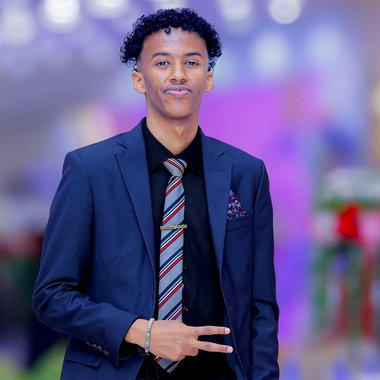 Khadar S. - Freelance Graphic Designer