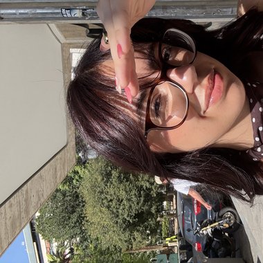 Esther Z. - Freelance Brand Designer