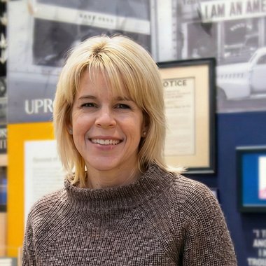 Lara W. - Freelance Graphic Designer