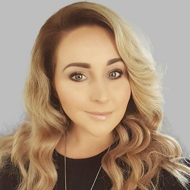 Charlotte S. - Freelance Brand Designer