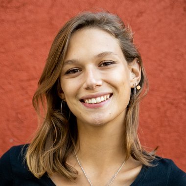 Isanya - Freelance Copywriter