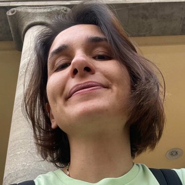 Hande B. - Freelance Web Developer