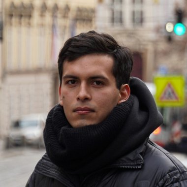 Jose L. - Freelance Graphic Designer