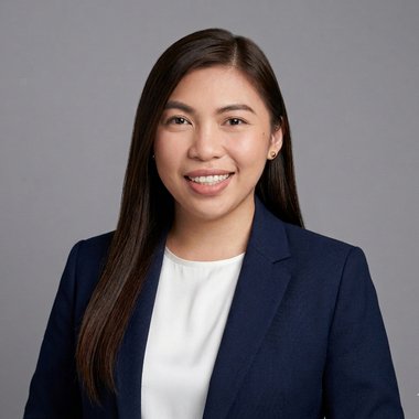 Mabeth L. - Freelance Social Media Manager