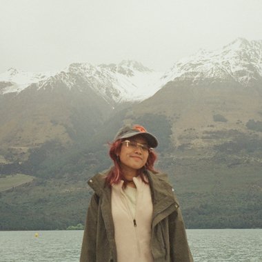 Nur S. - Freelance Graphic Designer