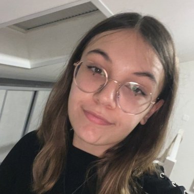 Élodie S. - Freelance Designer