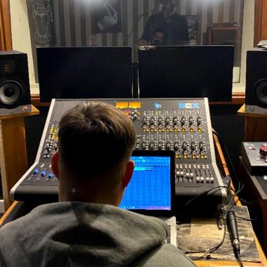 Tadeo C. - Freelance Mixing Engineer