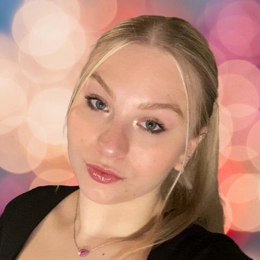 ULA H. - Freelance Designer