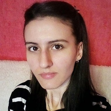 Mariana A. - Freelance Graphic Designer