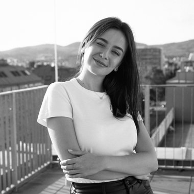 Yuliia V. - Freelance Creative Director