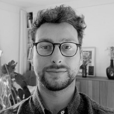 Nicolas R. - Freelance Graphic Designer