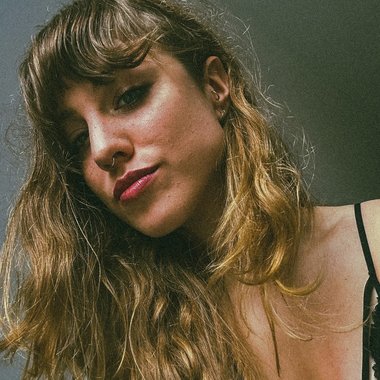 Julia98 - Freelance Singer