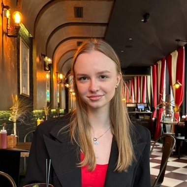 Maryna J. - Freelance Brand Designer