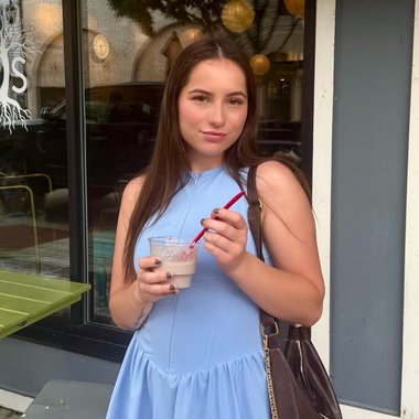 Ella N. - Freelance 3d Designer