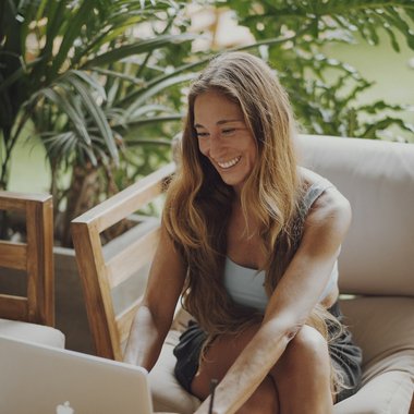 Leila V. - Freelance Graphic Designer