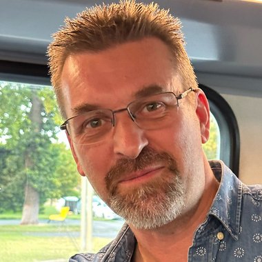 Lee W. - Freelance Web Designer