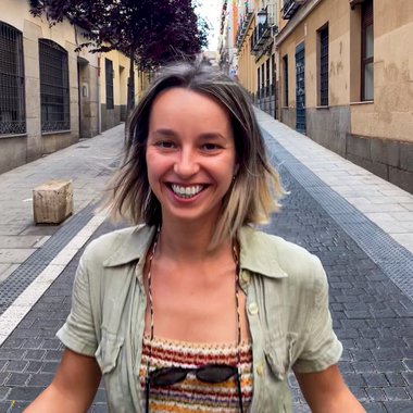 Georgiana S. - Freelance Motion Graphic Designer