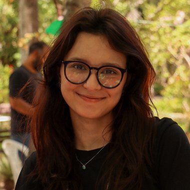 Amanda - Freelance Graphic Designer