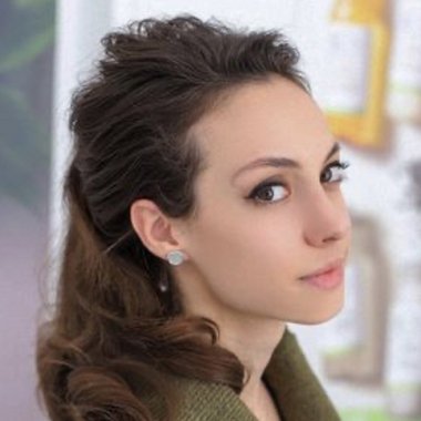 MariaT - Freelance Graphic Designer