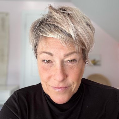 JACQUIE P. - Freelance Brand Designer