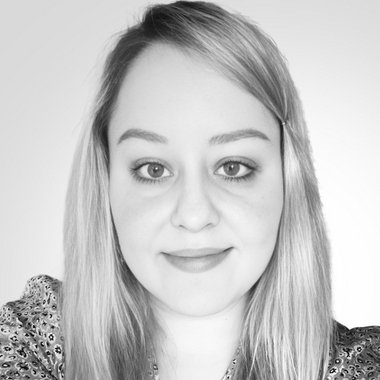 Niamh M. - Freelance Pitch Deck Designer