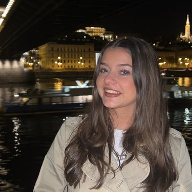 Nisha D. - Freelance Logo Designer