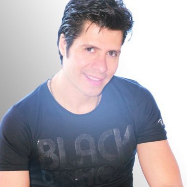 Daniel H. - Freelance Graphic Designer