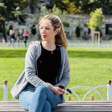 Lida S. - Freelance Ui Designer