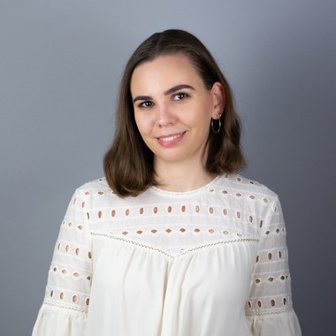 Eszter H. - Freelance Presentation Designer