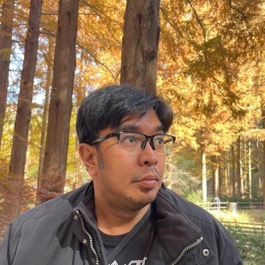 Ramon E. - Freelance Brand Designer