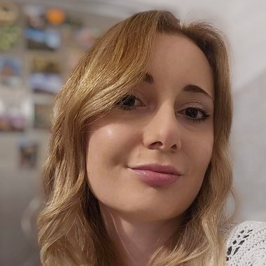 DANIELA B. - Freelance Graphic Designer