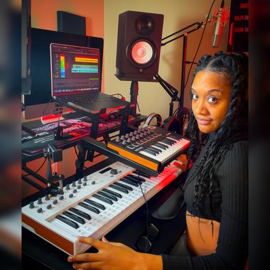 Enjoli F. - Freelance Audio Engineer