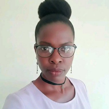 Beatriz P. - Freelance Brand Designer