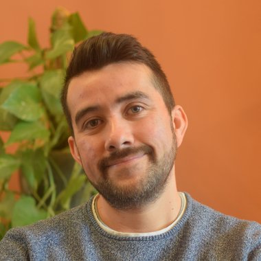 Hugo B. - Freelance Graphic Designer