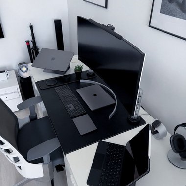 ADEGBIRE I. - Freelance Graphic Designer