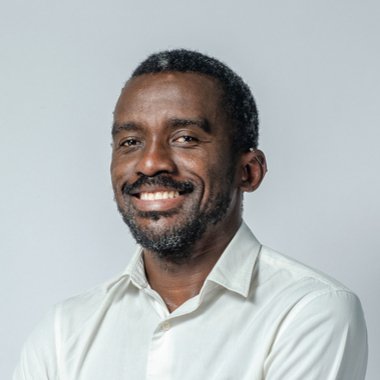 Augusto D. - Freelance Graphic Designer