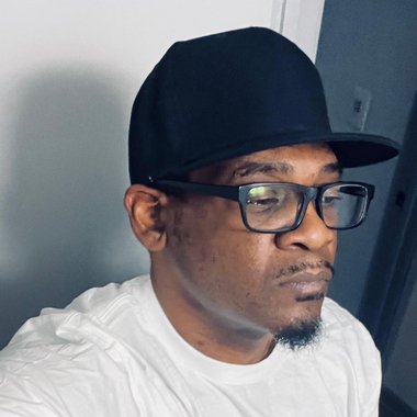 Reggie H. - Freelance Graphic Designer