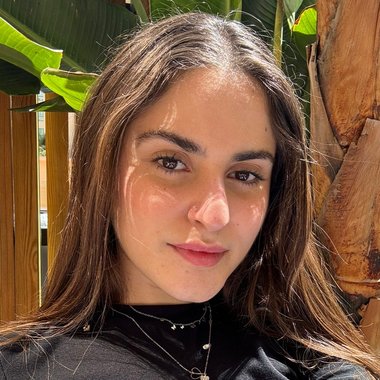 Mira M. - Freelance Content Creator