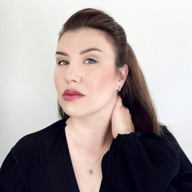 Julia B. - Freelance Voiceover Artist