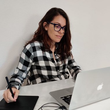 Sandra D. - Freelance Screenwriter