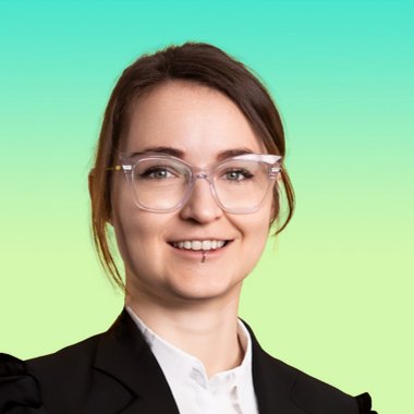 Yanna G. - Freelance Brand Designer