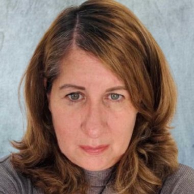 Lavinia M. - Freelance Graphic Designer