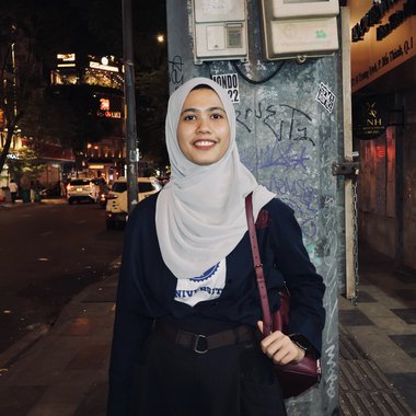 AMIRAH A. - Freelance Graphic Designer