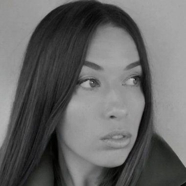 Julia P. - Freelance Designer