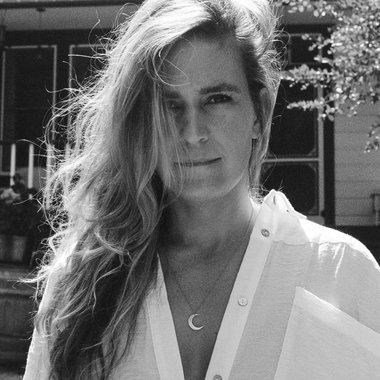 Caroline M. - Freelance Graphic Designer