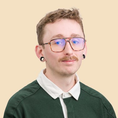 Jerry Q. - Freelance Graphic Designer