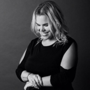 Samantha Q. - Freelance Designer