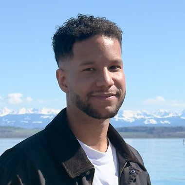 Anthony - Freelance Graphic Designer