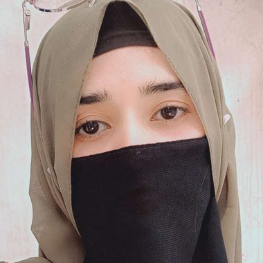 Zainab M. - Freelance Graphic Designer