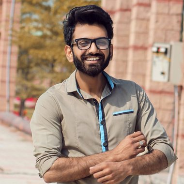 Fakhar I. - Freelance Camera Operator